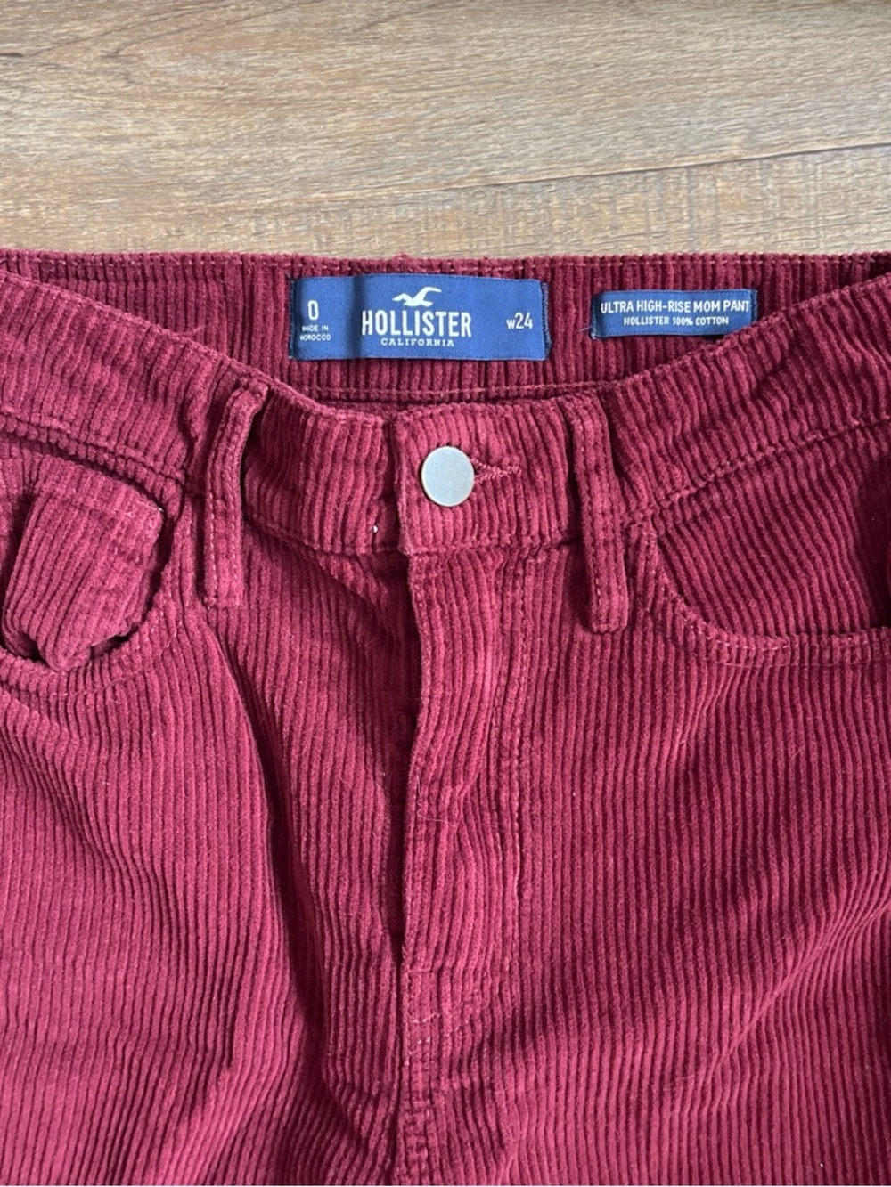Hollister Corduroy High-Rise Jeans – Burgundy